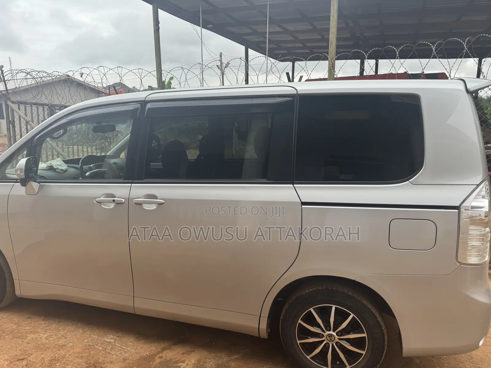 Toyota Voxy 2013 Silver