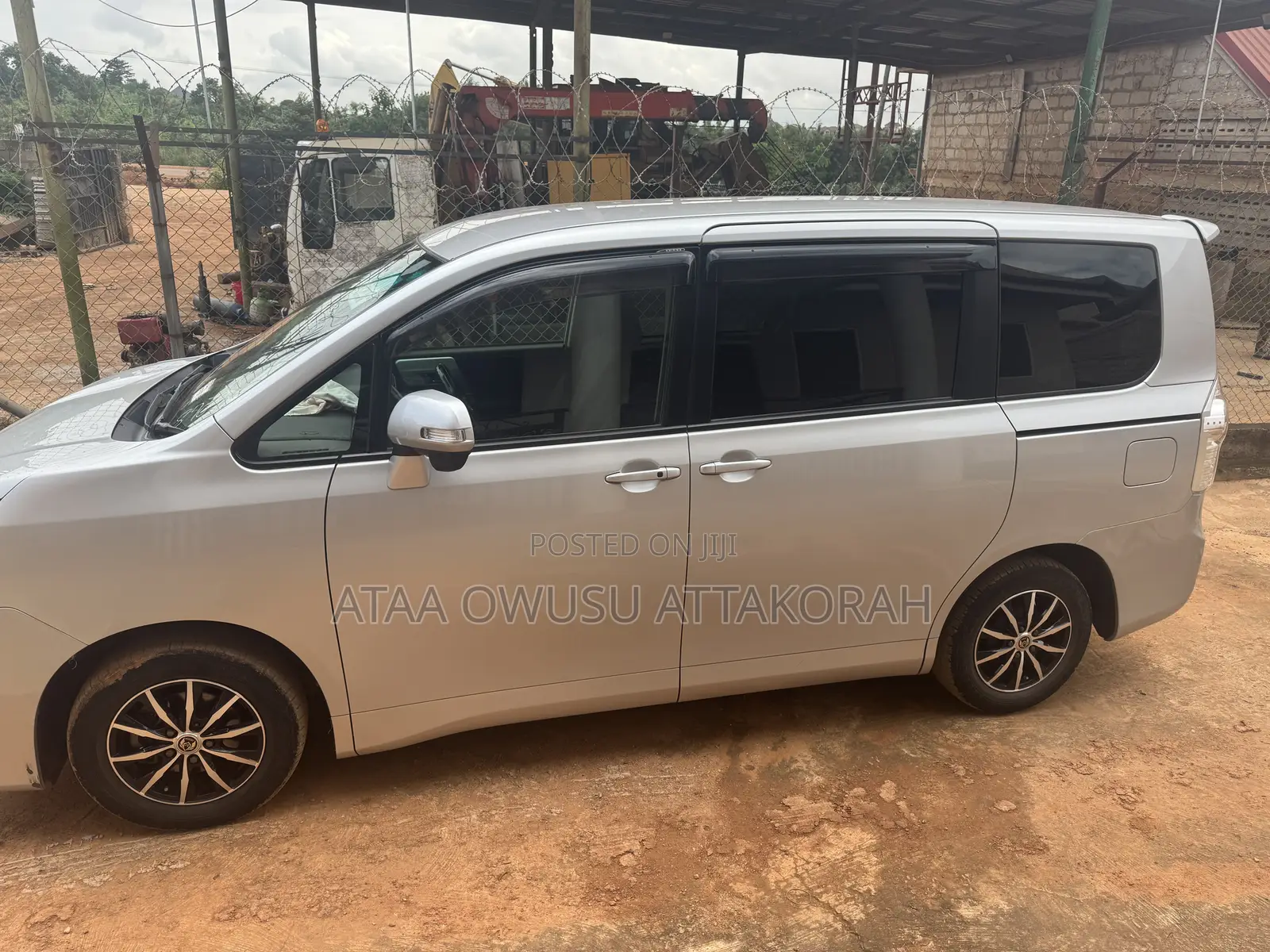 Toyota Voxy 2013 Silver