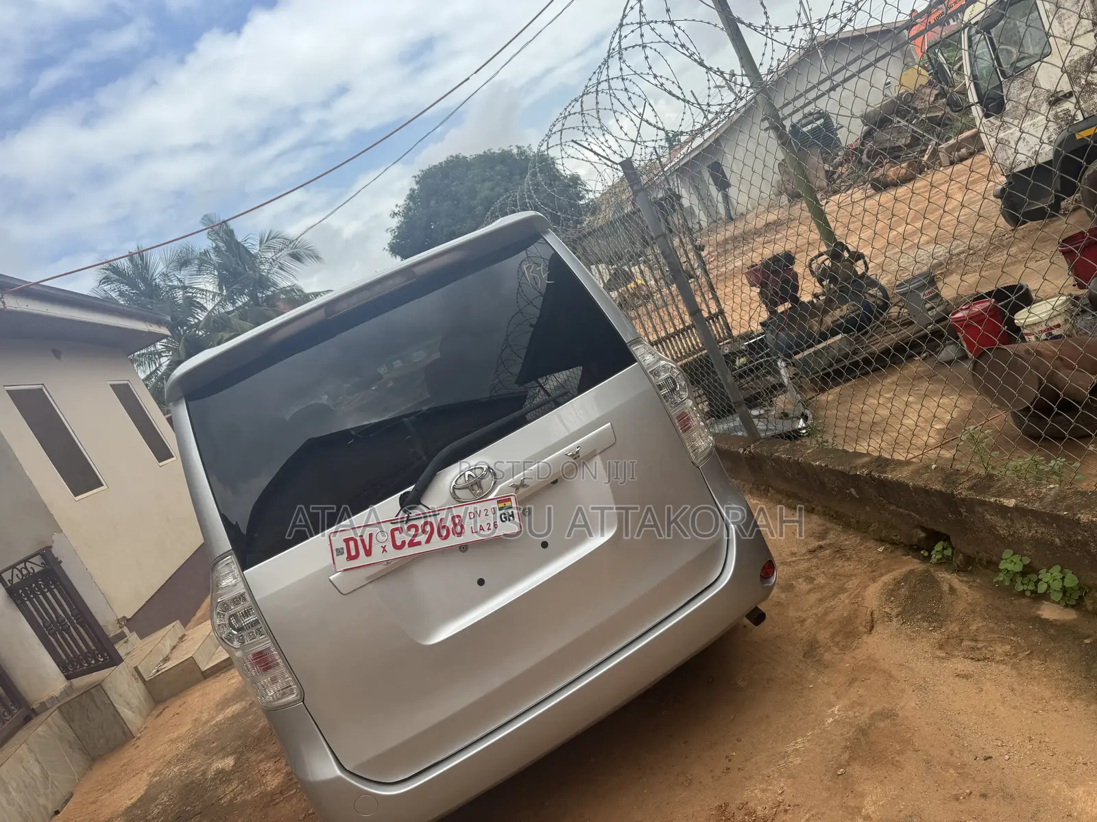Toyota Voxy 2013 Silver