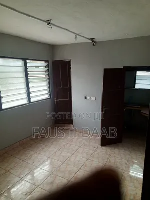 1bdrm Apartment in Chamber And Hall, Circle Station Area for rent