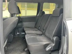 Toyota Voxy 2011 Silver