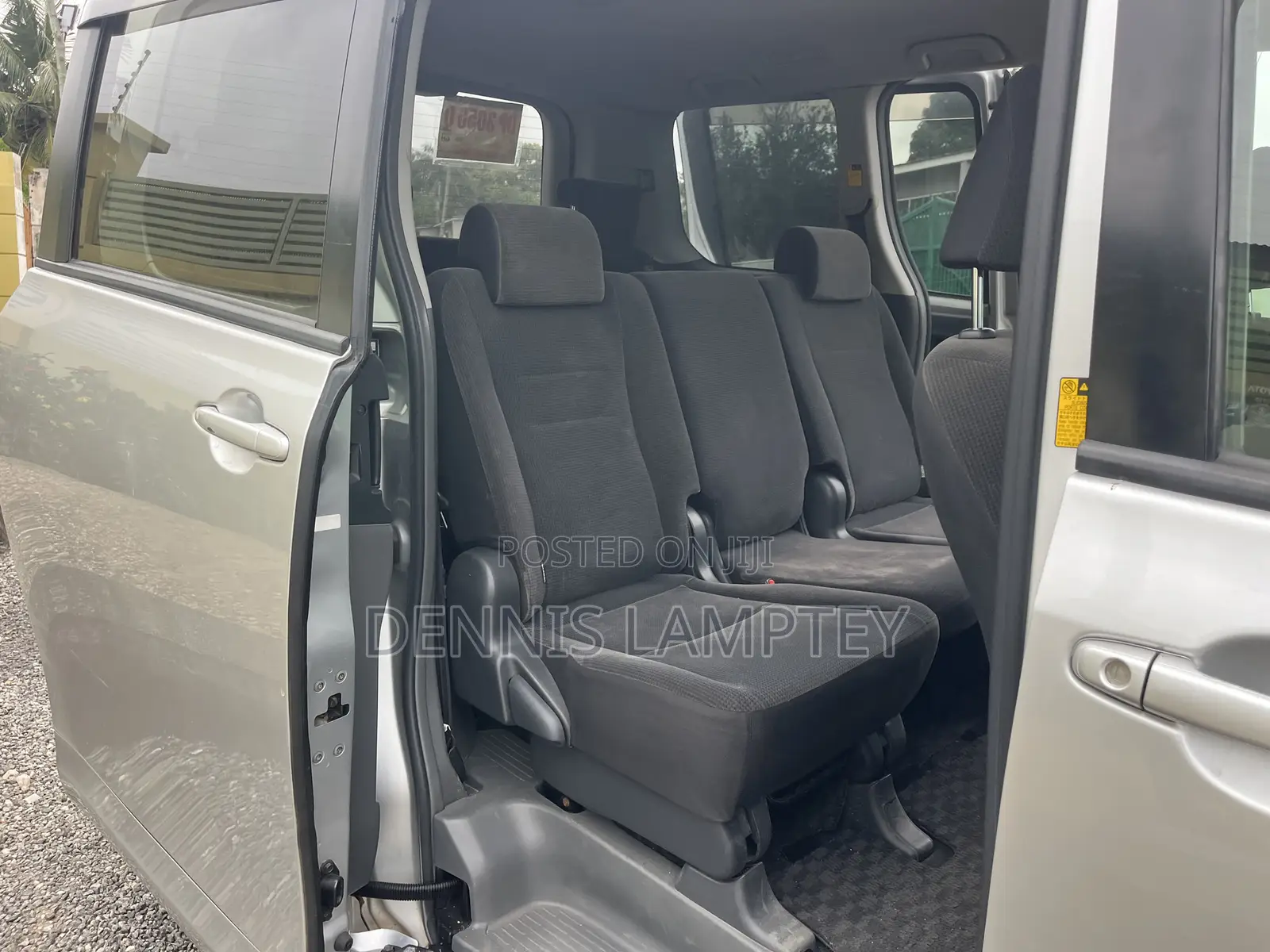Toyota Voxy 2011 Silver