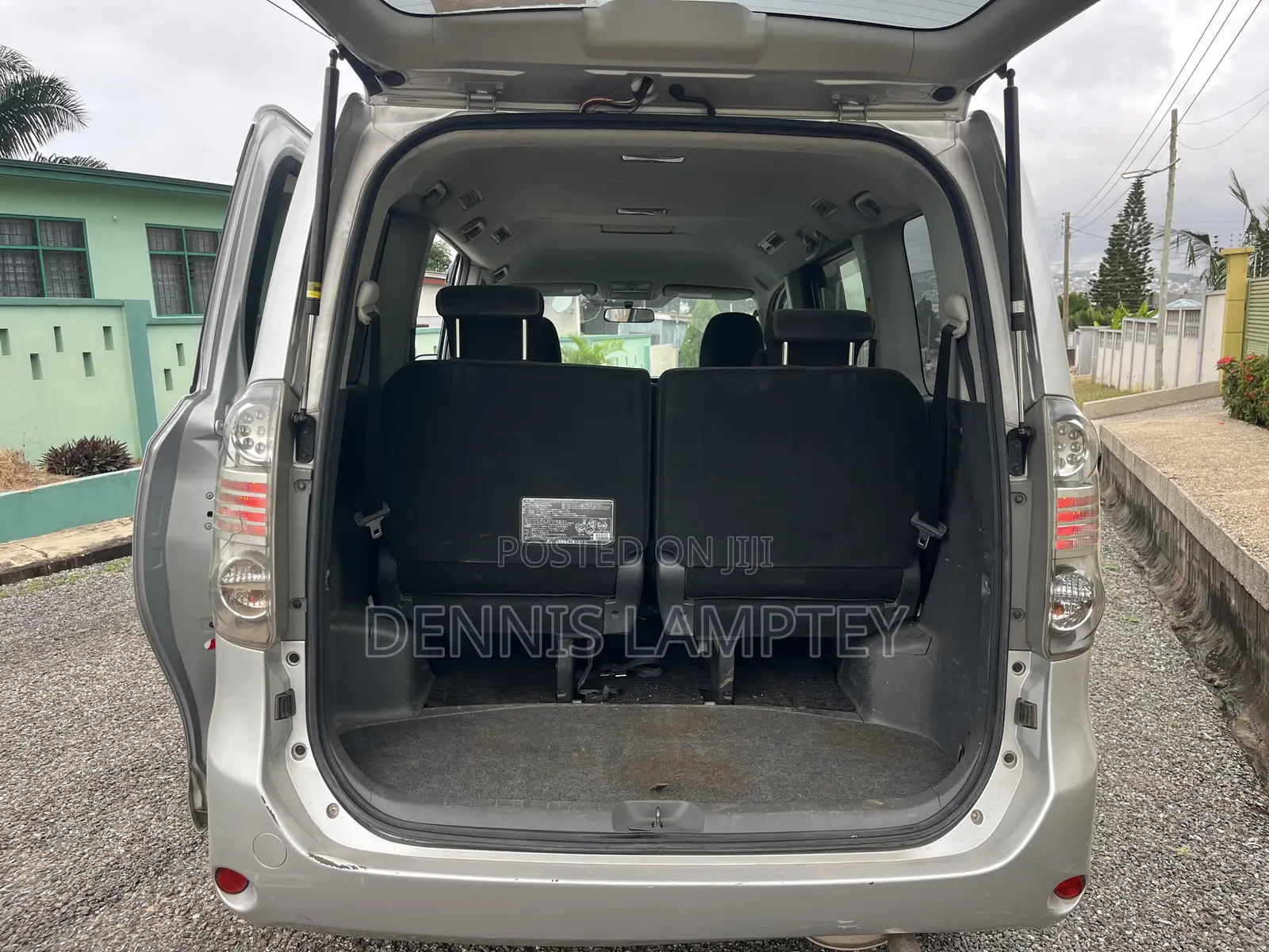 Toyota Voxy 2011 Silver