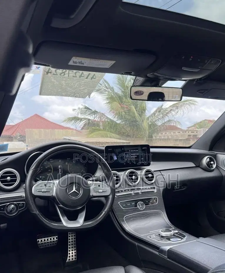Mercedes-Benz C300 2020 Red