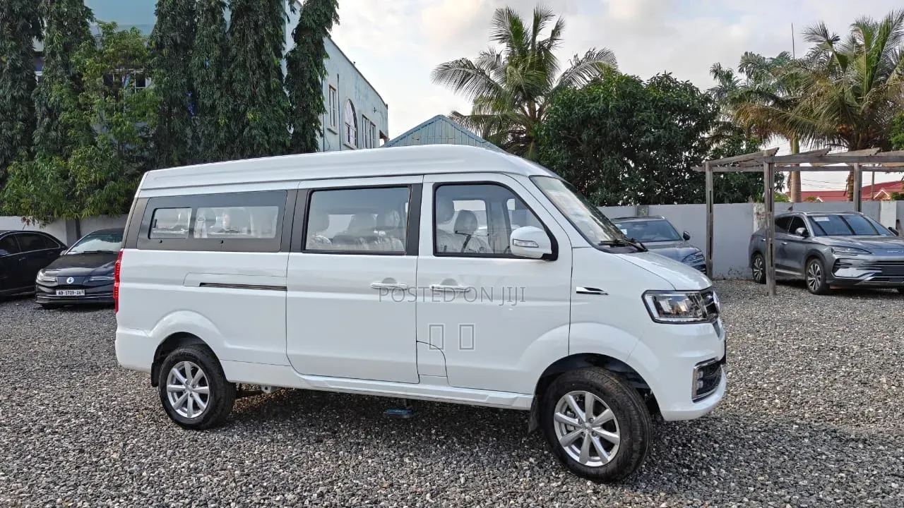 New Bus 2025 White