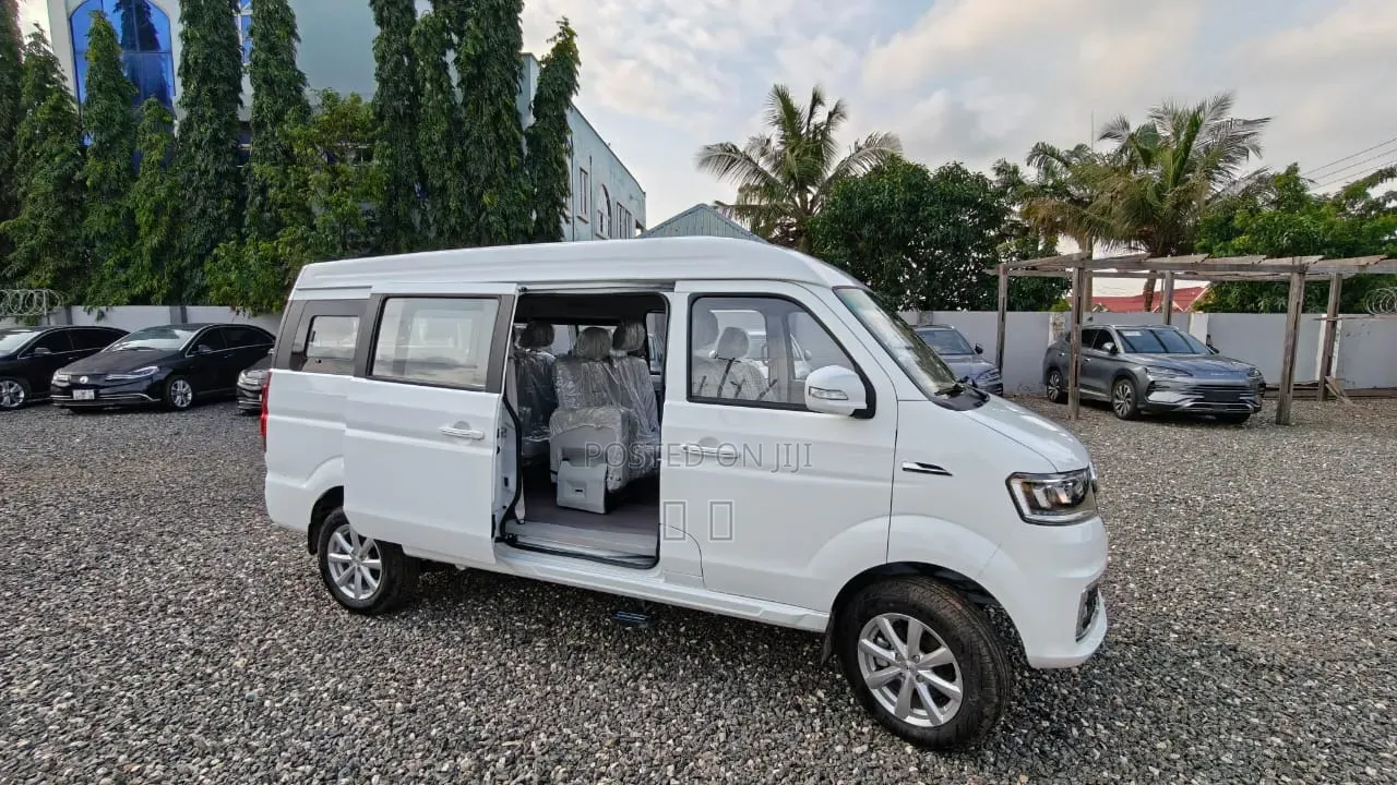 New Bus 2025 White