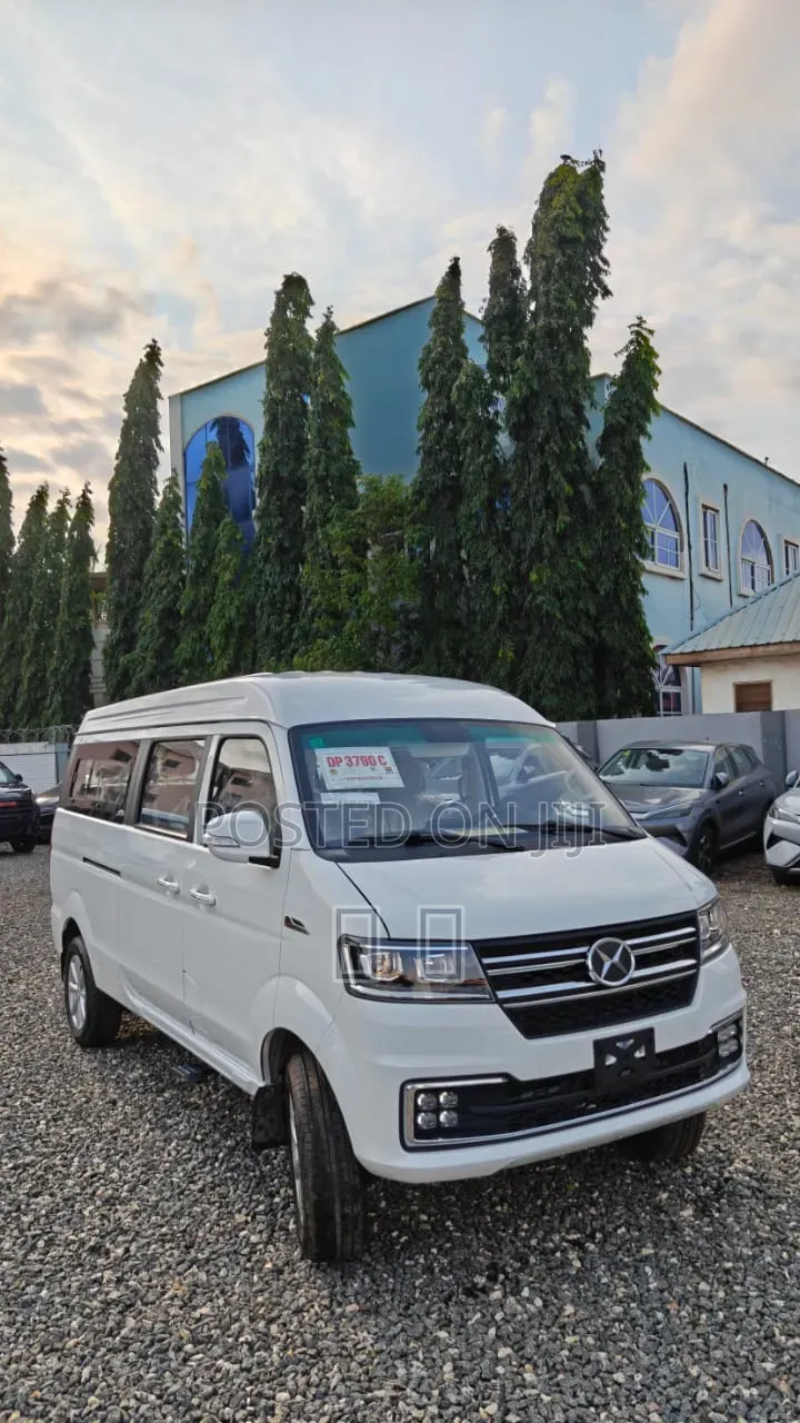 New Bus 2025 White
