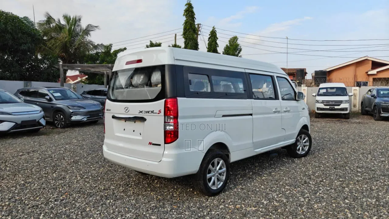 New Bus 2025 White