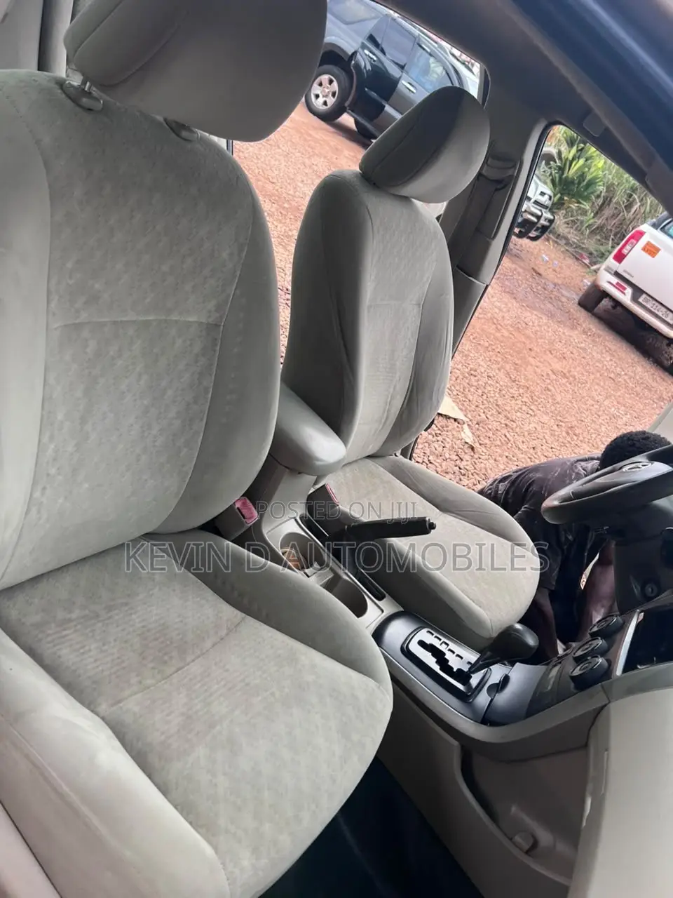 Toyota Corolla LE 4dr Sedan (1.8L 4cyl 4A) 2010 Gold