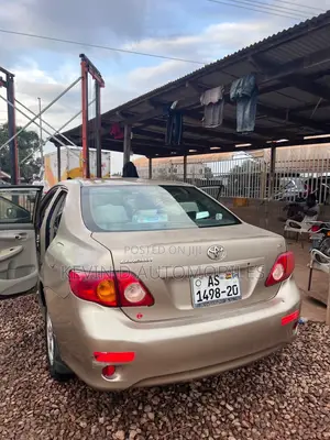 Toyota Corolla LE 4dr Sedan (1.8L 4cyl 4A) 2010 Gold