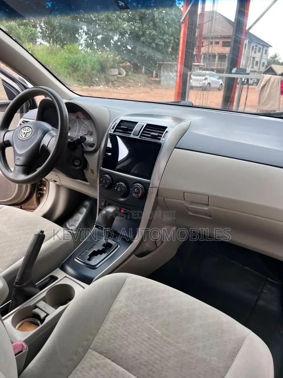 Toyota Corolla LE 4dr Sedan (1.8L 4cyl 4A) 2010 Gold