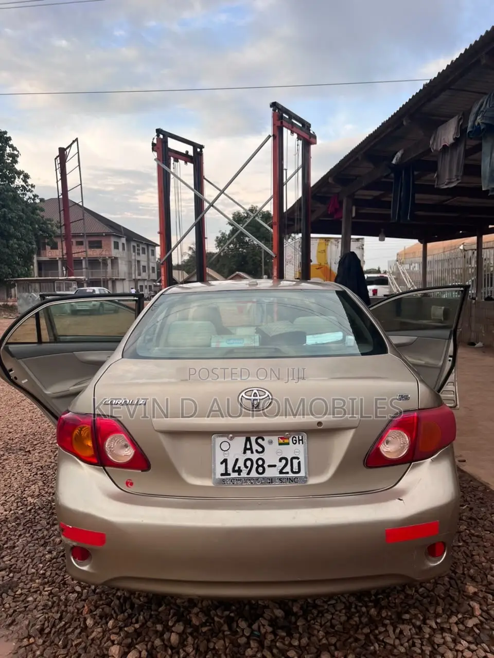 Toyota Corolla LE 4dr Sedan (1.8L 4cyl 4A) 2010 Gold