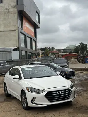 Hyundai Elantra SE Sedan FWD (2.0L 4cyl 6M) 2017 White