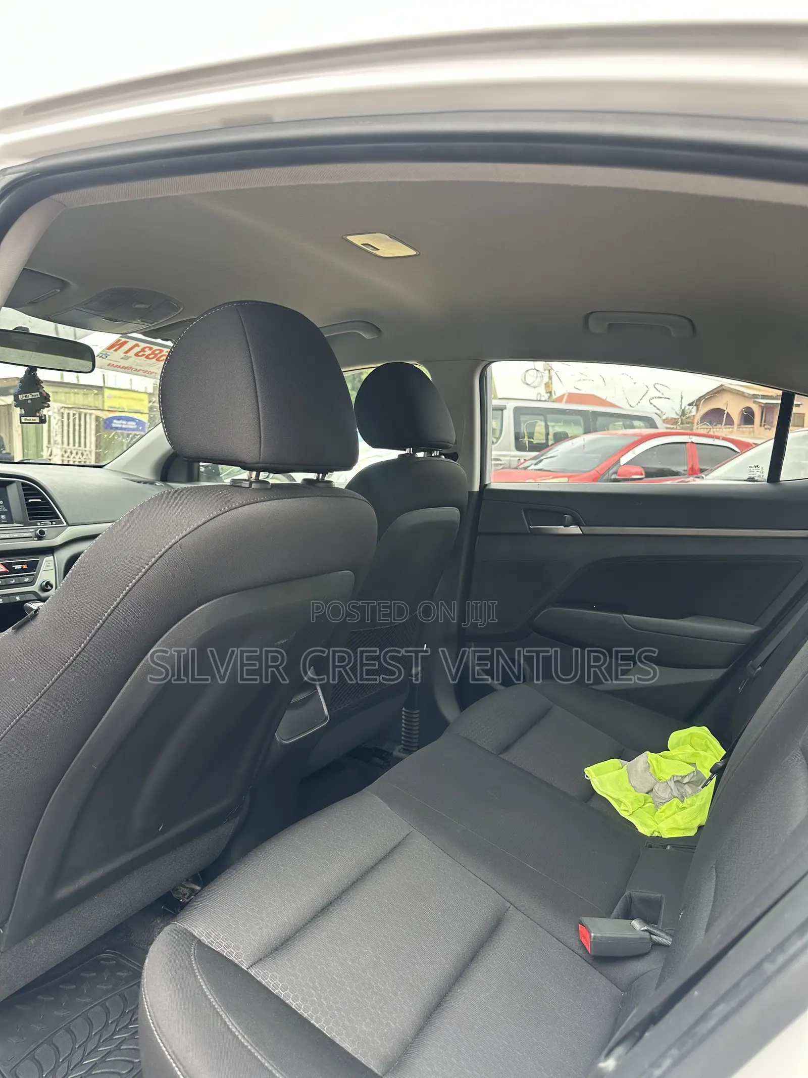 Hyundai Elantra SE Sedan FWD (2.0L 4cyl 6M) 2017 White