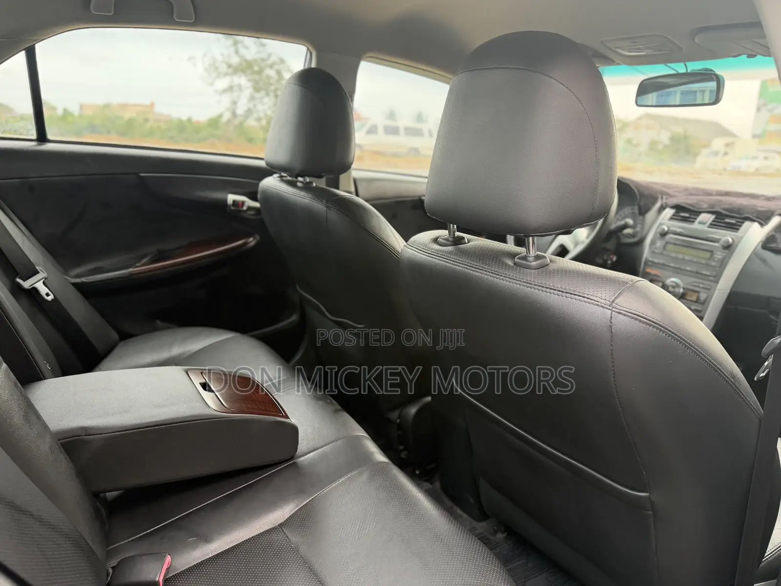 Toyota Corolla LE 4dr Sedan (1.8L 4cyl 4A) 2012 Silver