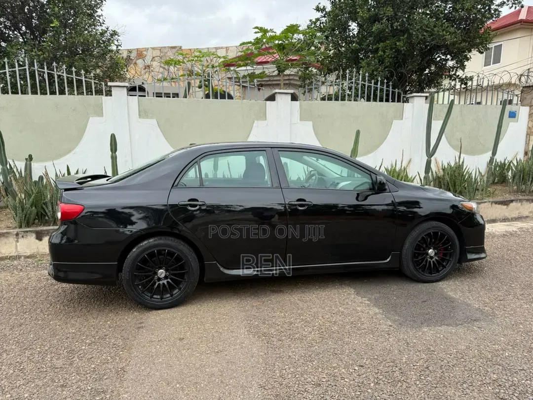 Toyota Corolla 2011 Black