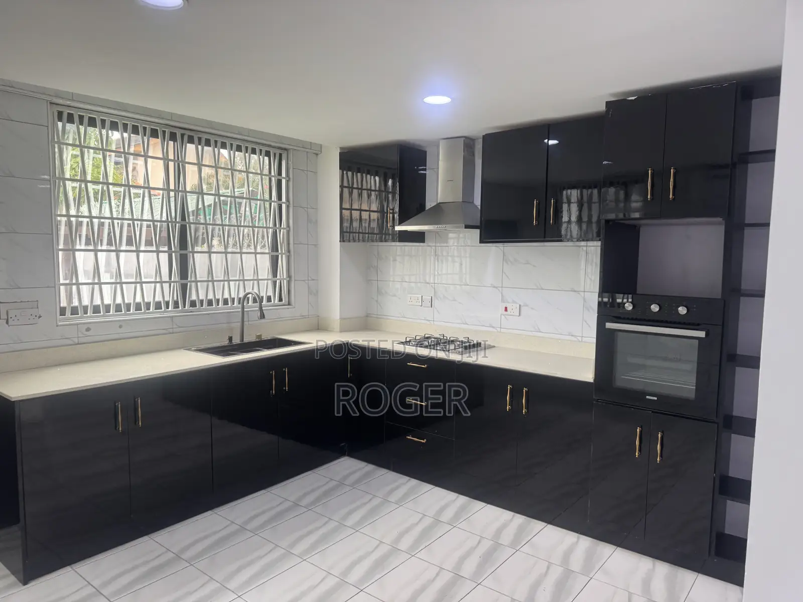7bdrm Mansion in Labone for rent