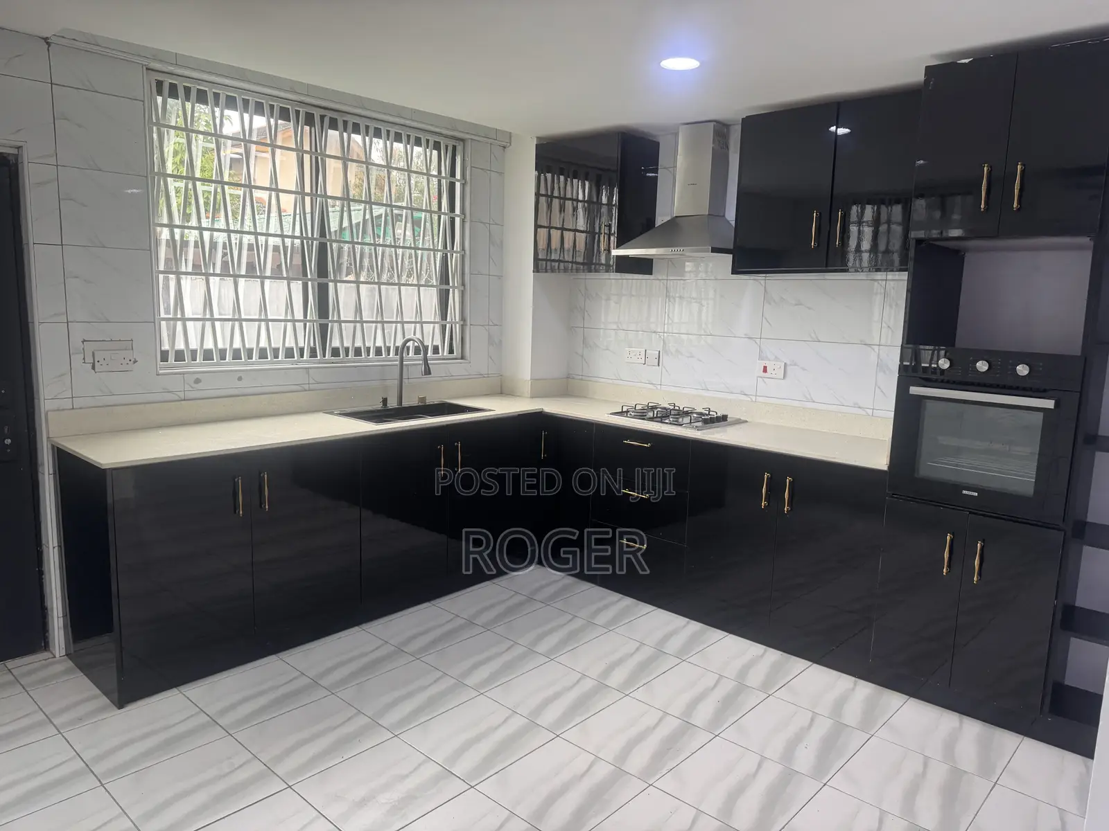 7bdrm Mansion in Labone for rent
