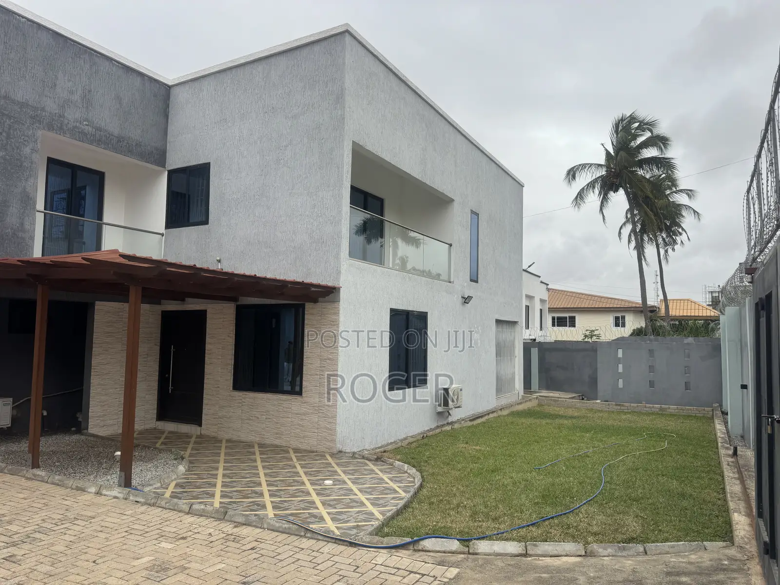7bdrm Mansion in Labone for rent