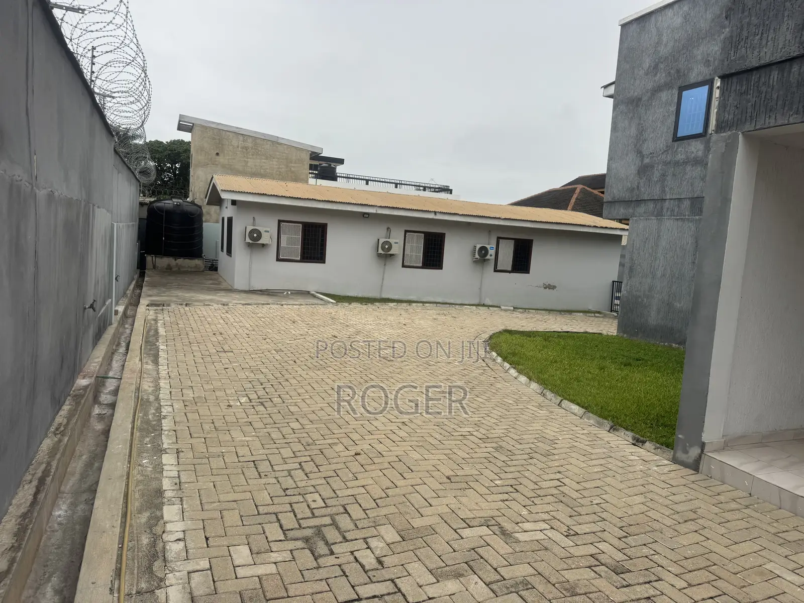 7bdrm Mansion in Labone for rent