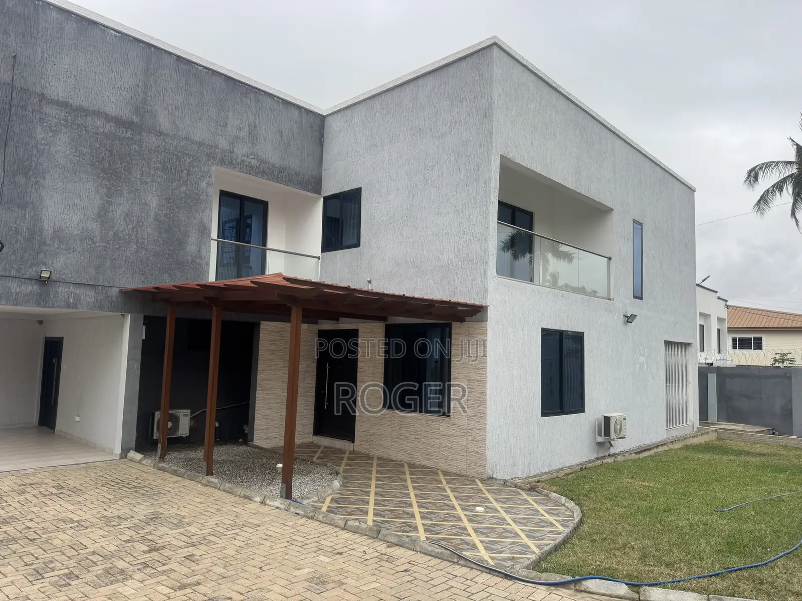 7bdrm Mansion in Labone for rent