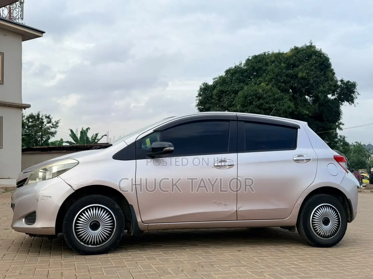Toyota Vitz 2012 Off white