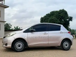 Toyota Vitz 2012 Off white