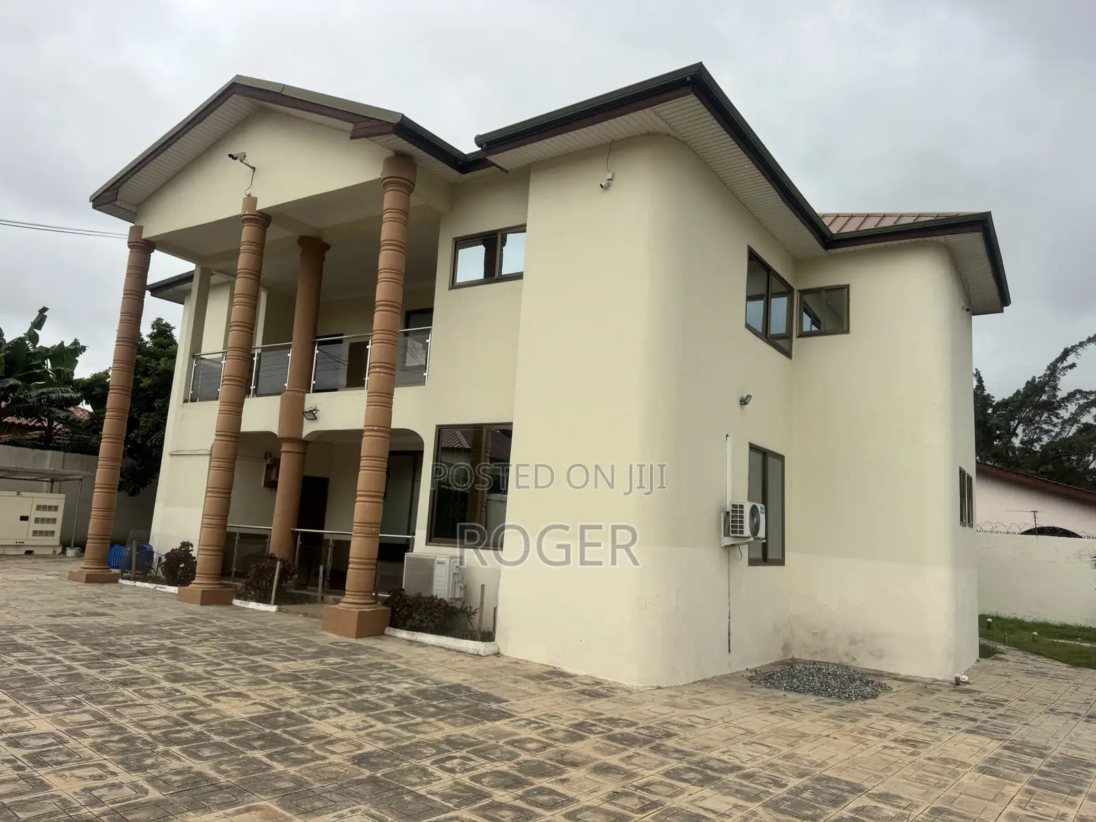 8bdrm House in East Legon for rent