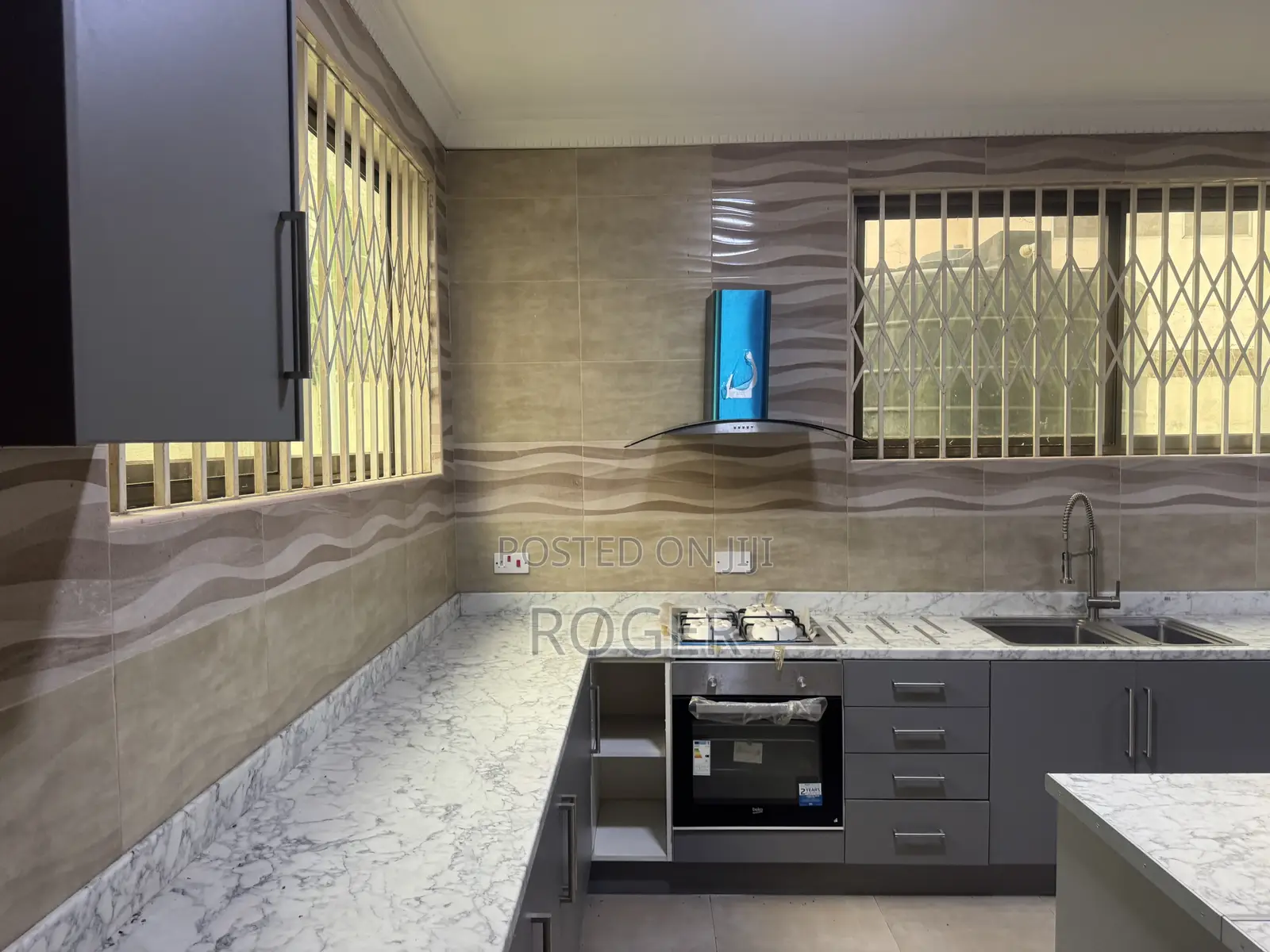 8bdrm House in East Legon for rent