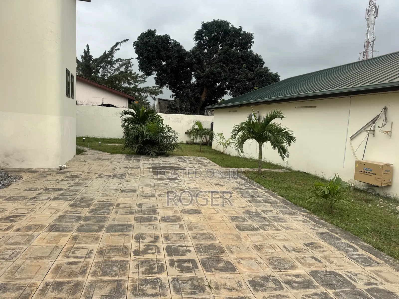 8bdrm House in East Legon for rent