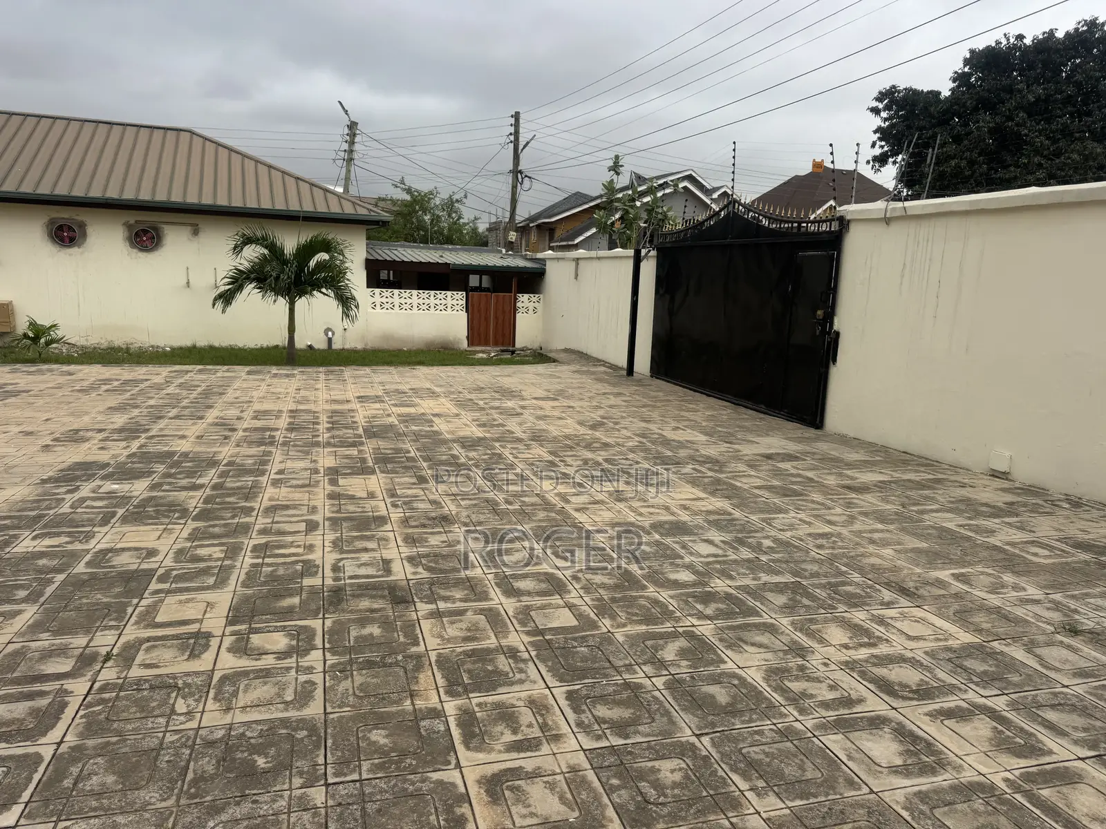 8bdrm House in East Legon for rent