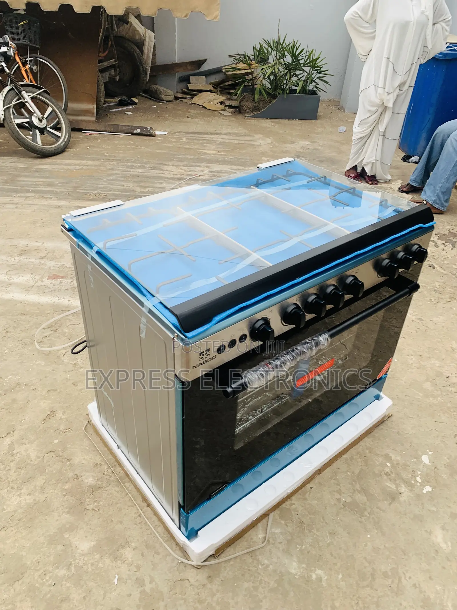 Grab the New Nasco Gas Cooker Oven Rotisserie 5burner 60/90 Sliver