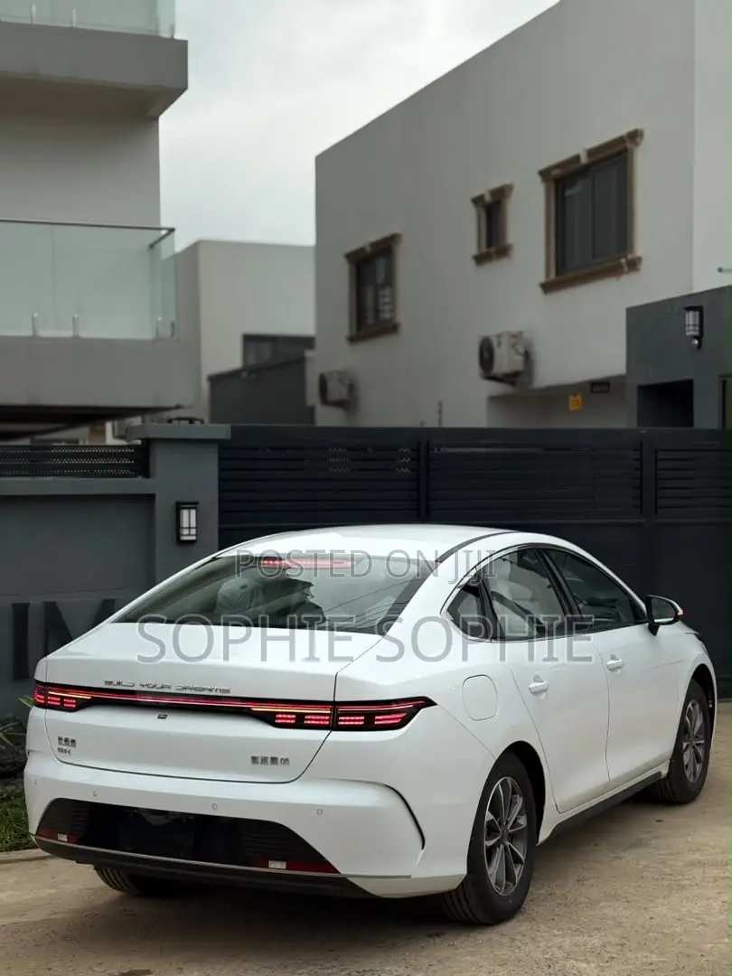 New BYD Destroyer 05 DM-i 1.5 Hybrid FWD 2025 White