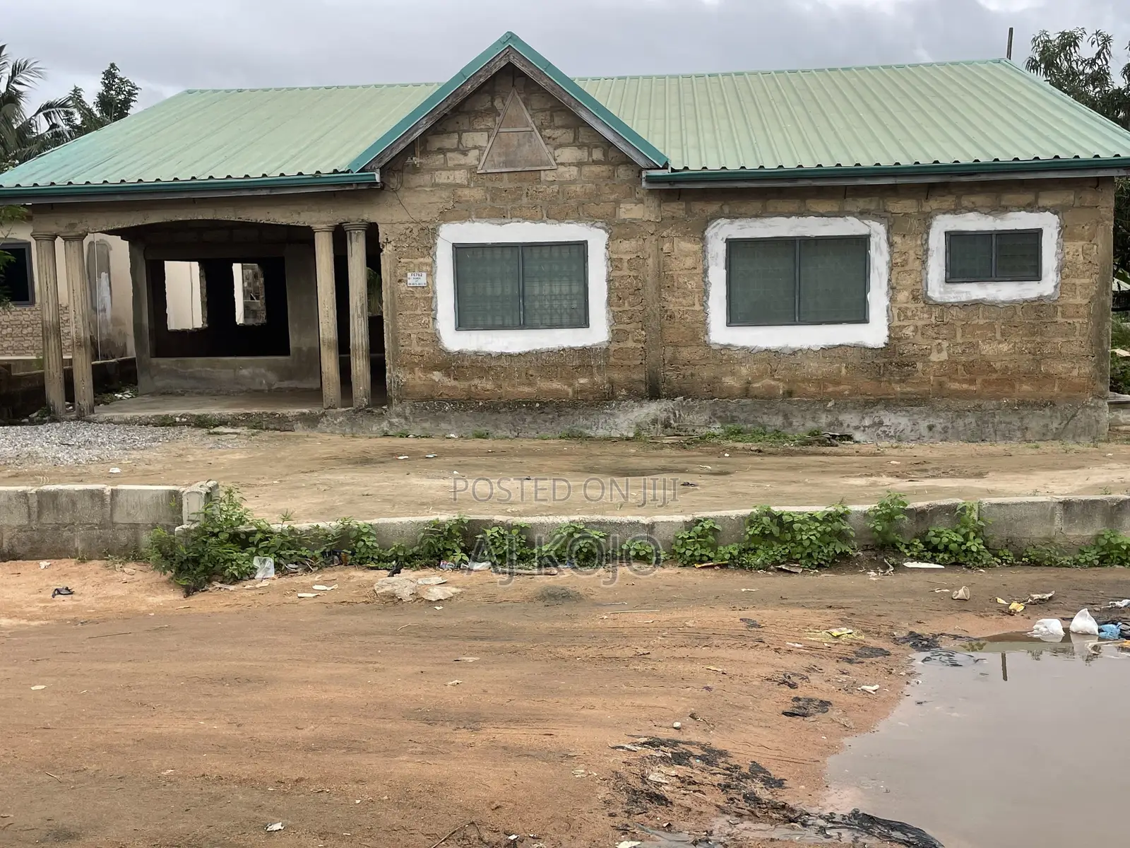 4bdrm Bungalow in Manhean for sale