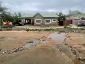 4bdrm Bungalow in Manhean for sale