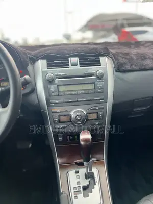 Toyota Corolla Altis 2012 Silver