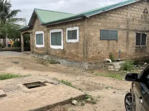 4bdrm Bungalow in Manhean for sale