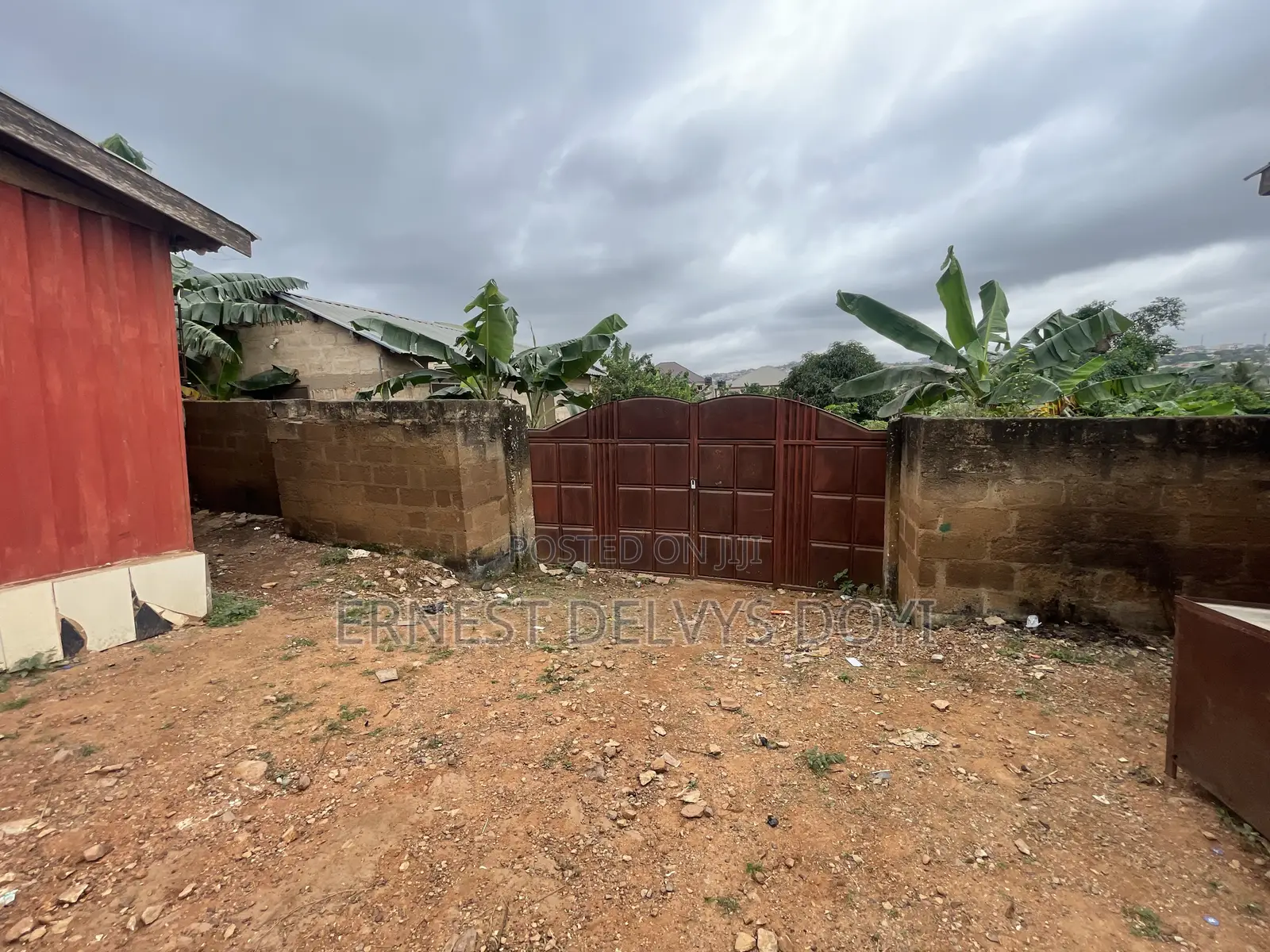 6Plots - Titled Roadside Plot - Kwabenya