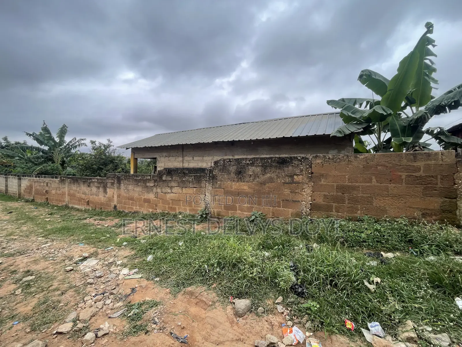 6Plots - Titled Roadside Plot - Kwabenya