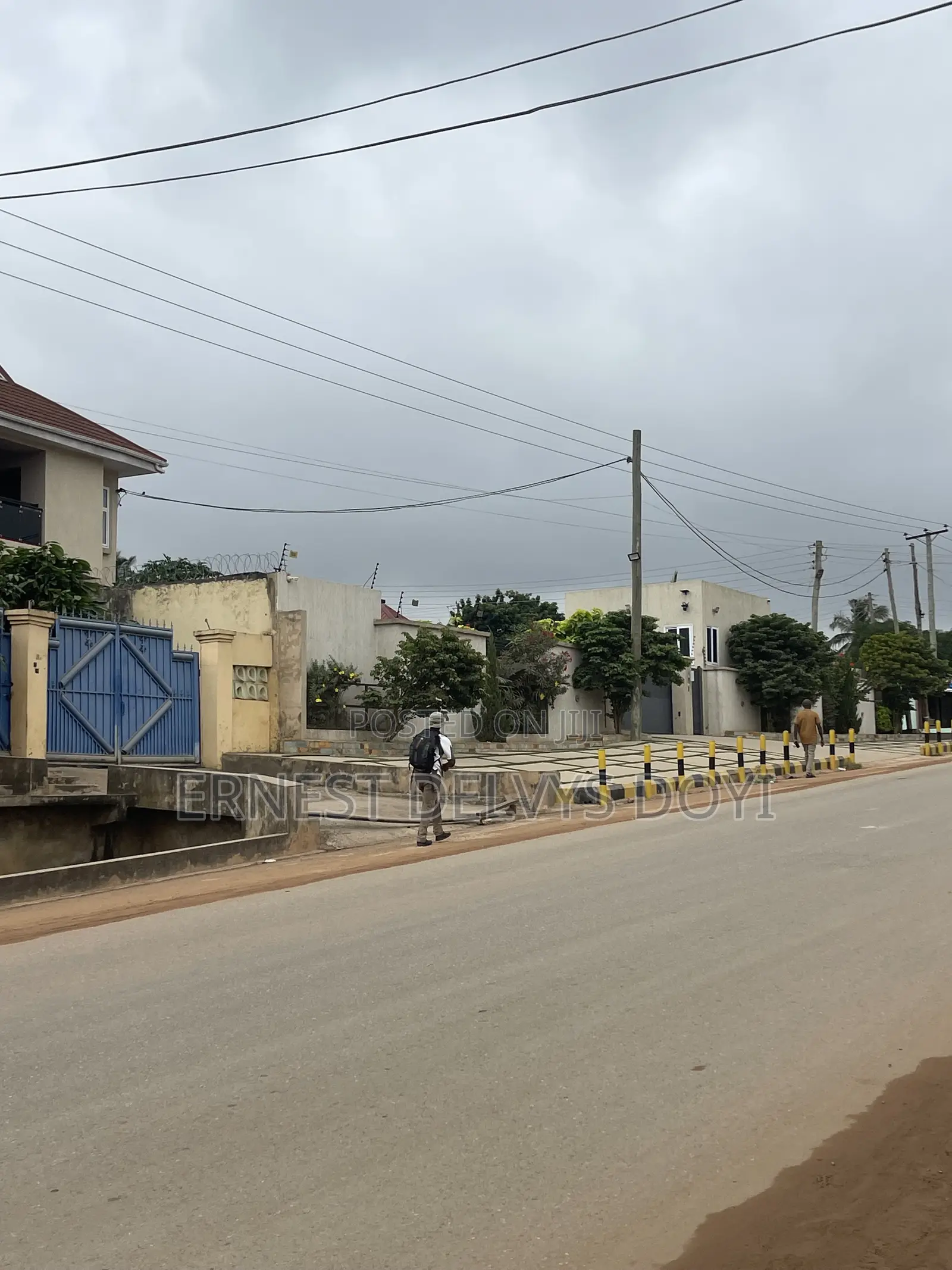 6Plots - Titled Roadside Plot - Kwabenya