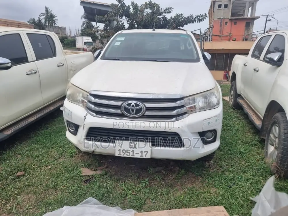 Toyota Hilux Revo Double Cab Deisel 2.4 AWD 2017 White