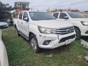 Toyota Hilux Revo Double Cab Deisel 2.4 AWD 2017 White
