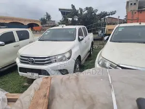 Toyota Hilux Revo Double Cab Deisel 2.4 AWD 2017 White