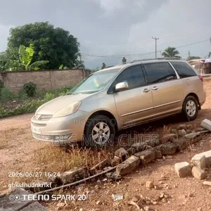 Toyota Sienna 2002 Green