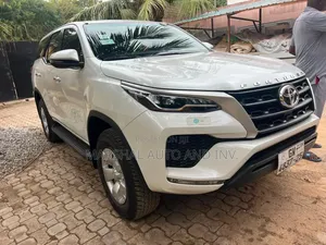 Toyota Fortuner 2025 White