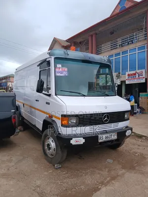 Mercedes-Benz T2 1996 White