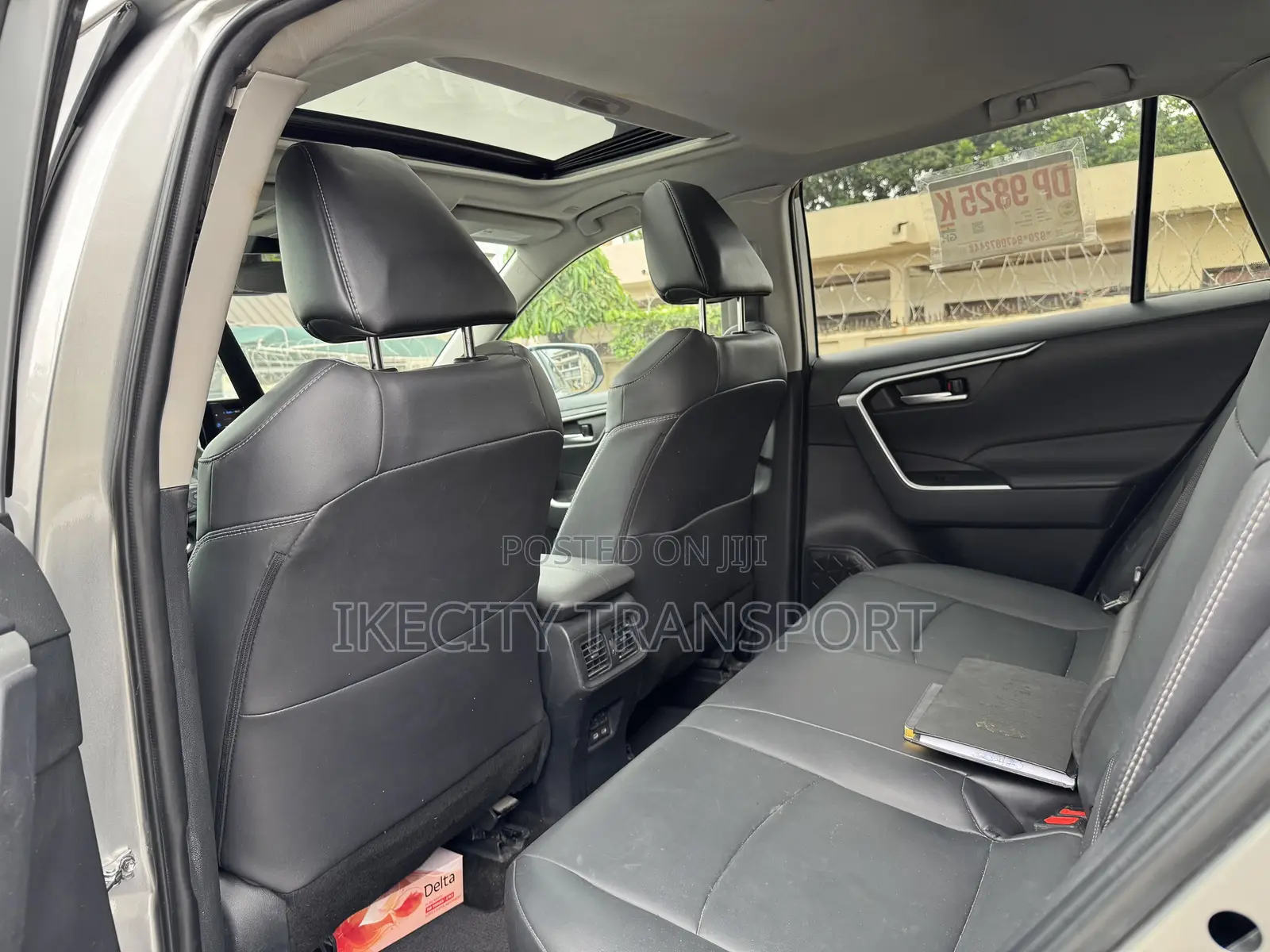 Toyota RAV4 XLE Premium 2025 Silver