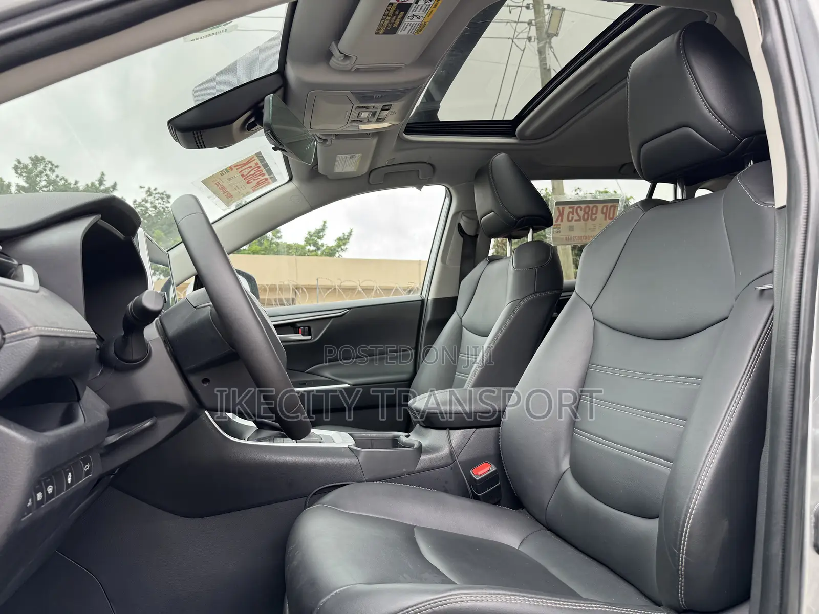 Toyota RAV4 XLE Premium 2025 Silver