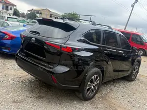 Toyota Highlander Platinum AWD 2023 Blue