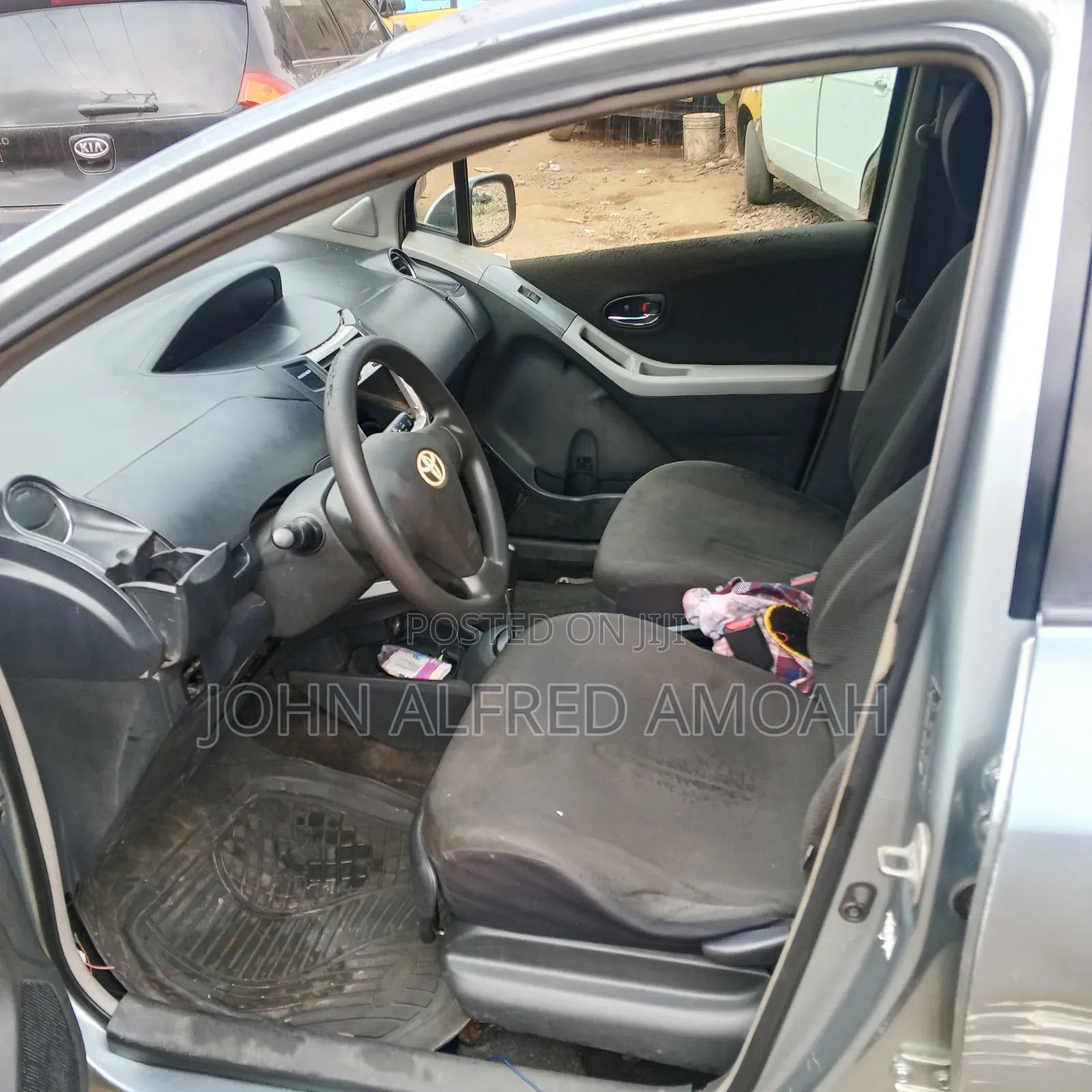 Toyota Vitz 2010 Silver
